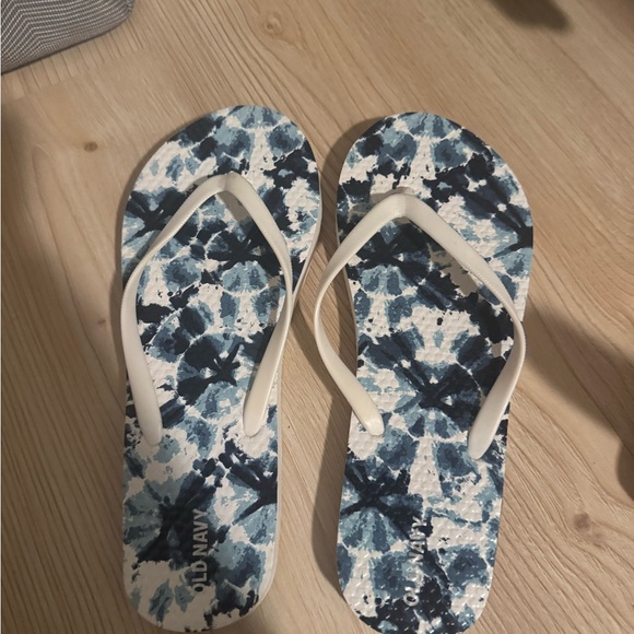 Old Navy Tie-Dye Blue and White Flip Flops - Picture 1 of 1